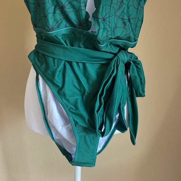 Coveshe Black/Green One piece swimsuit with pareo - Brand New - Picture 3 of 7